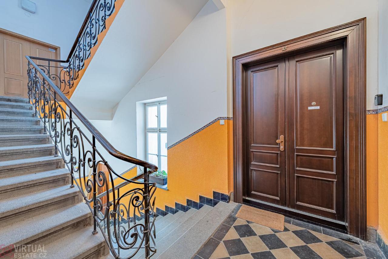 Colorful Wenceslas Square Apartment Prague Exterior photo