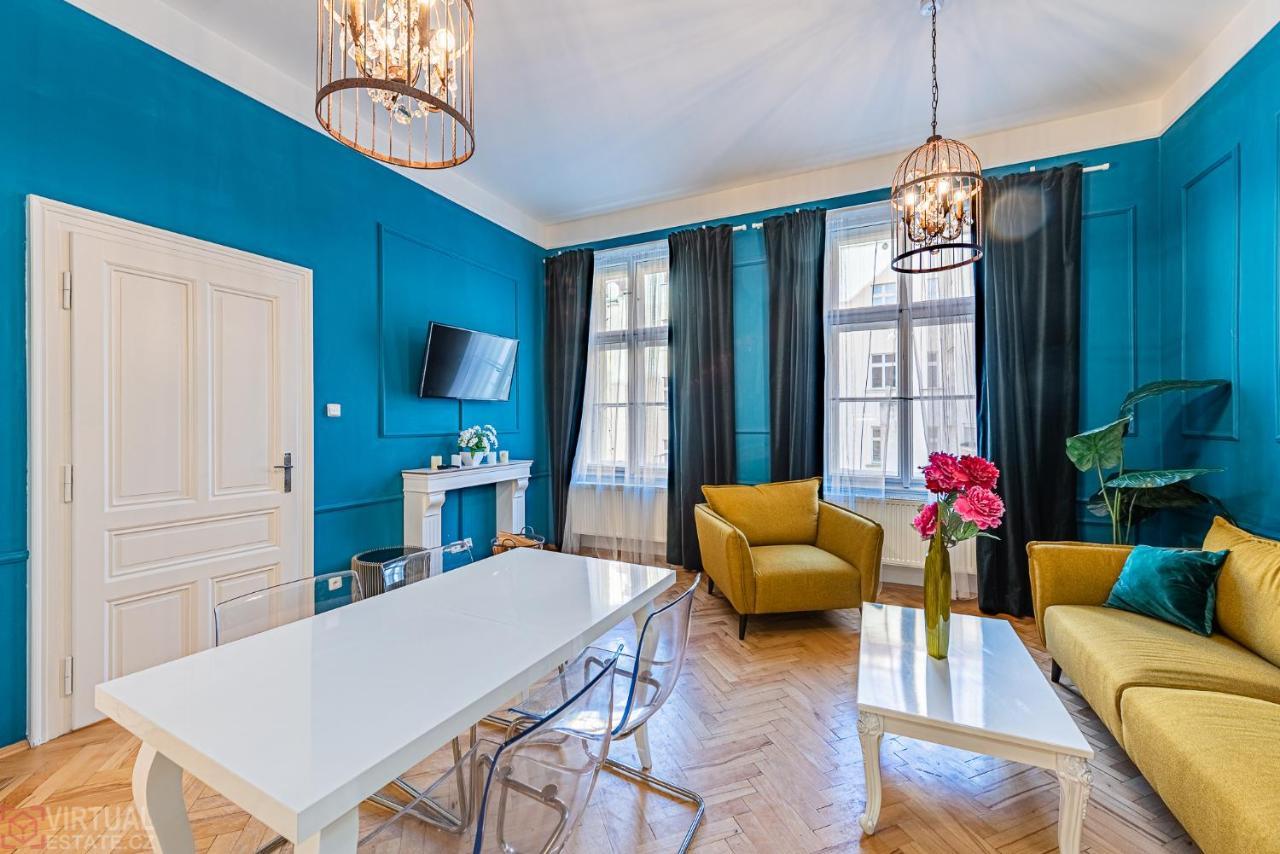 Colorful Wenceslas Square Apartment Prague Exterior photo